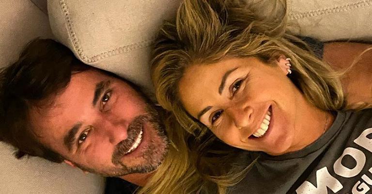 Grávida? Patrícia Maldonado posa em clima íntimo com o maridão e detalhe rouba a atenção de fãs