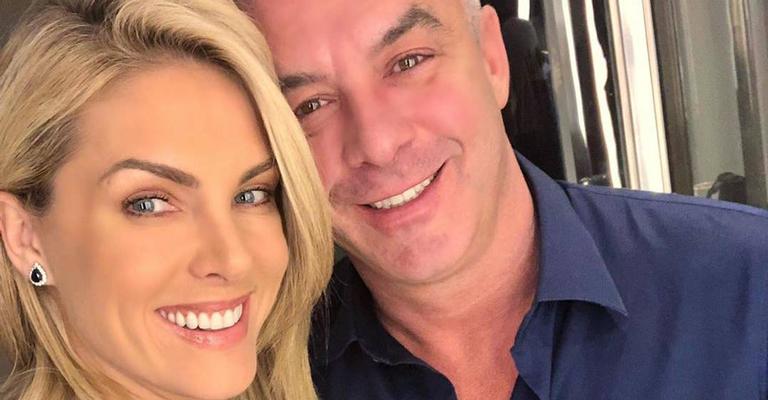 Passeando de barco, Ana Hickmann se declara para o marido, Alexandre Correa: ‘Te amo’