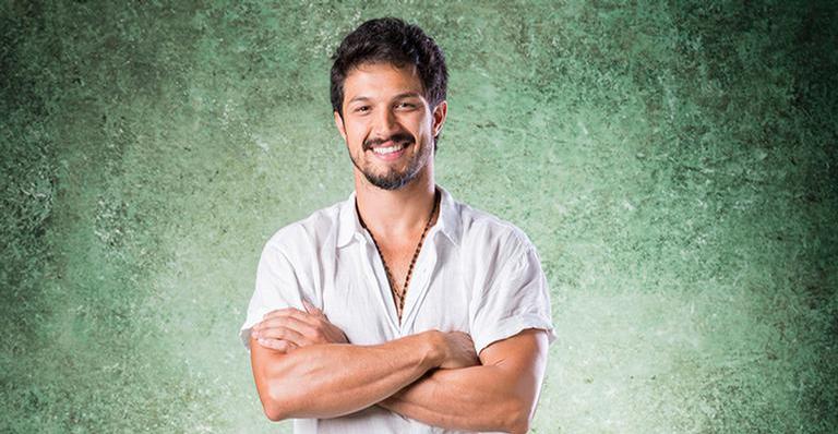 Rômulo Estrela curte dia de praia ao lado do filho: ”Melhores momentos”