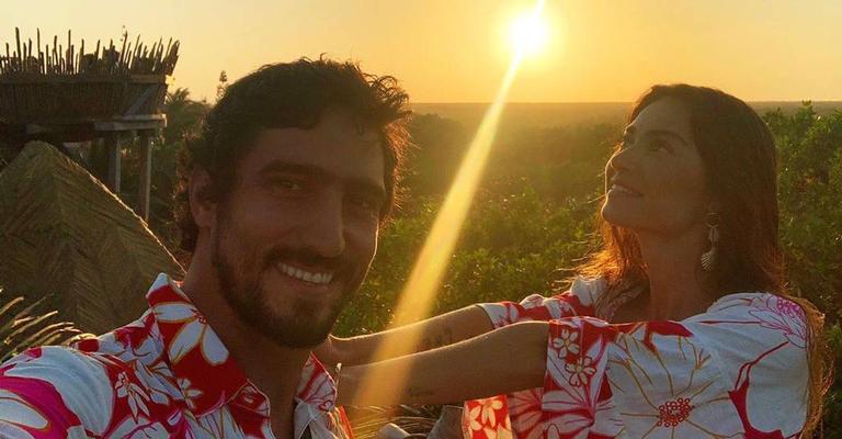 Em viagem romântica, Renato Góes se derrete de amores ao clicar a esposa, Thaila Ayala