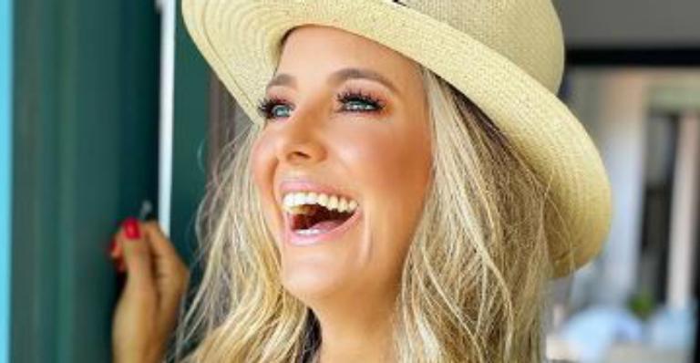 Uau! Ticiane Pinheiro faz rara aparição de biquíni e beleza impressiona fãs