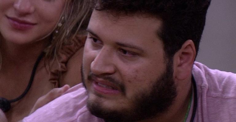 BBB20: Pai de Victor Hugo se revolta e ameça processar críticos: ”Existe um limite”