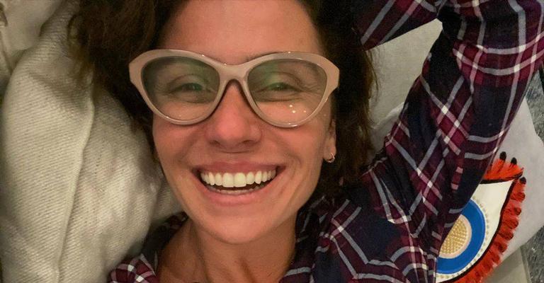 Giovanna Antonelli surge sem make em clique e fãs elogiam a beleza natural da atriz: ‘Musa’