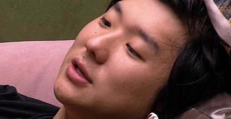 BBB20: Pyong sente que filho já nasceu e sonha com bebê: ”Recebendo no colo”