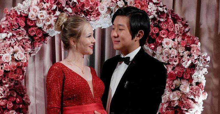 BBB20: Esposa de Pyong filma bebê dormindo e cabeleira impressiona