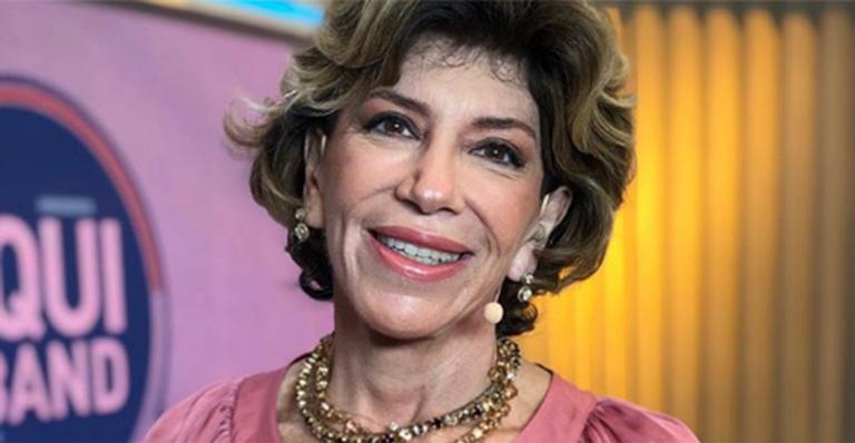 Silvia Poppovic faz rara aparição com a filha e celebra conquista