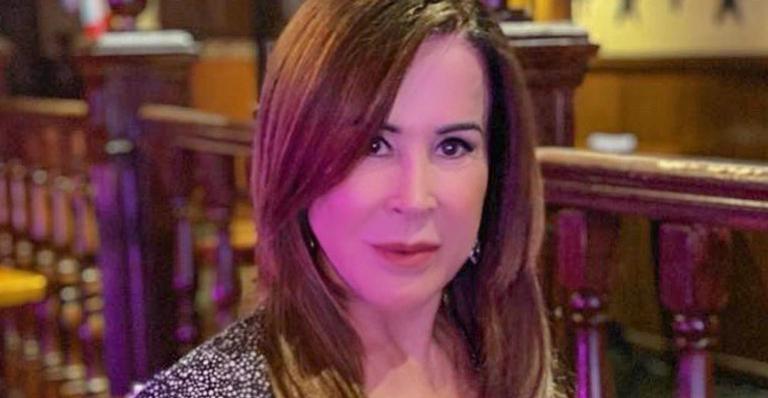 Zilu Camargo aposta em legging coladinha e bumbum poderoso rouba a cena