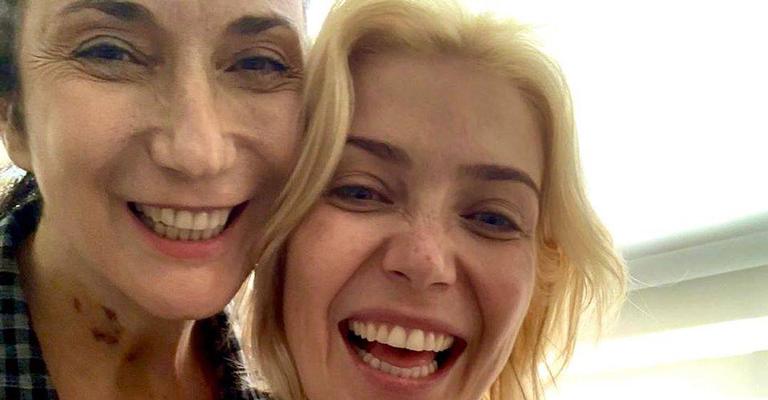 Após cirurgia, Zizi Possi posta foto encantadora com o netinho, Lucca: ‘Alegria de voltar pra casa’