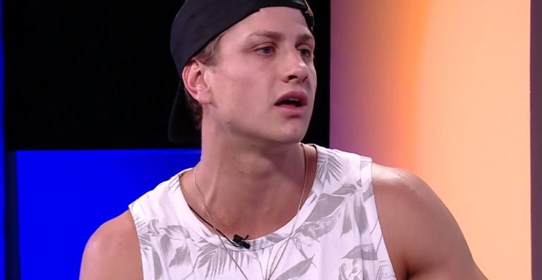 BBB20: Lucas é desmascarado, se enrola e pede desculpas ao ser colocado contra a parede