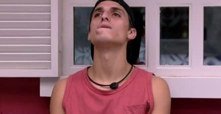 BBB20: Felipe Prior mostra cansaço e toma decisão drástica: ”Chega”