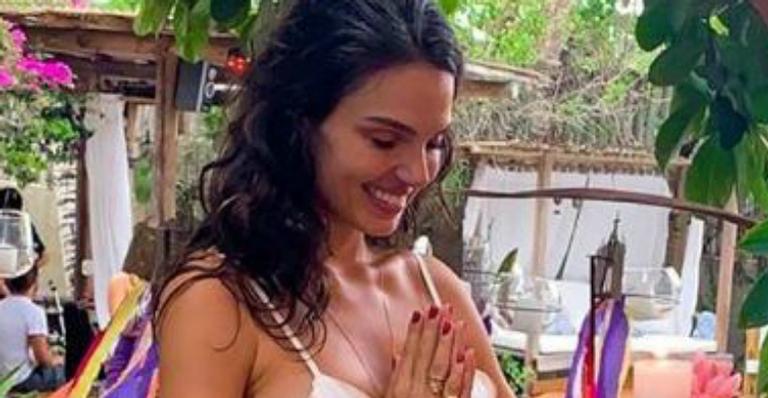 Isis Valverde mostra banquete gigantesco de aniversário e filosofa: ”Gratidão pela minha vida”