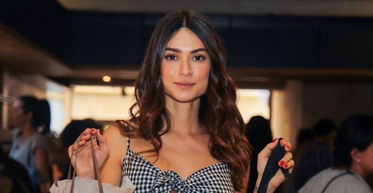 No Caribe, Thaila Ayala posa em paisagem paradisíaca e deixa web encantada: ”Espetacular”