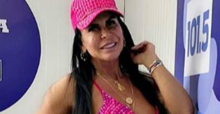 Aos 60 anos, Gretchen deixa web de queixo caído em look com a barriguinha sarada de fora