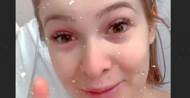 Quatro dias após ser mãe, esposa de Pyong Lee surge de fralda exibindo a barriga pós-parto