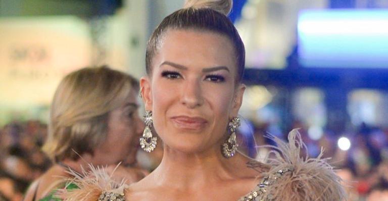 Lorena Improtta ”brota no bailão” com look arrasador em apresentação do ex, Leo Santana