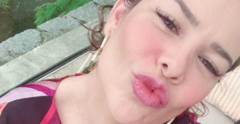 Fernanda Souza exibe o corpão em raro clique de biquíni e impressiona: ”Maravilhosa!”