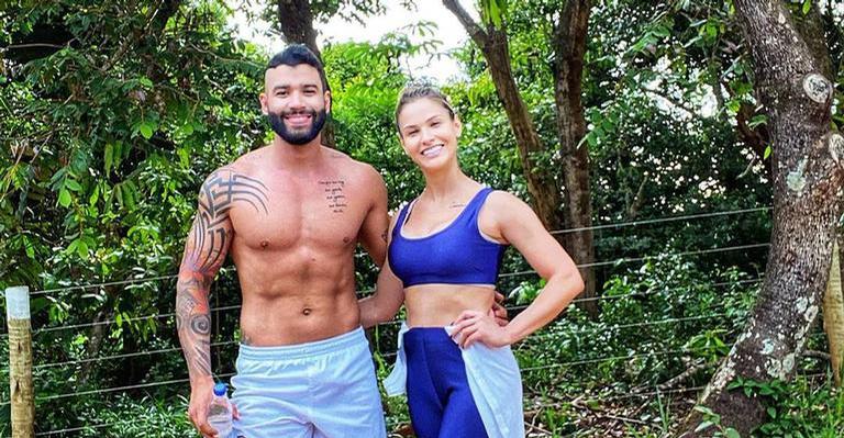 Gusttavo Lima mostra filhos se divertindo com trator em fazenda