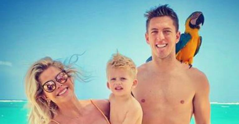 Karina Bacchi curte muito férias em família e encanta fãs com novos cliques