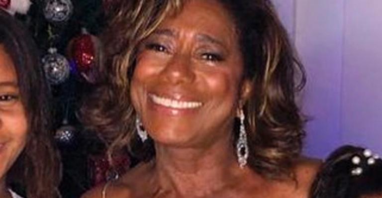 Pouco após perder a mãe, Gloria Maria mostra vídeo raro da filha caindo no samba: ”Meu momento de leveza”