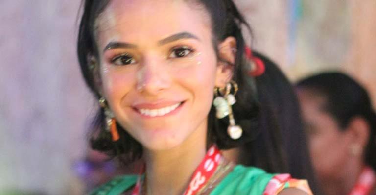 Bruna Marquezine acompanha o BBB direto de camarote em Salvador