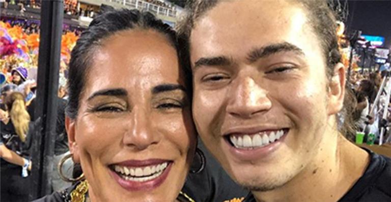 Whindersson Nunes conhece Gloria Pires na Sapucaí e faz relato sincero: ”Baixinha”