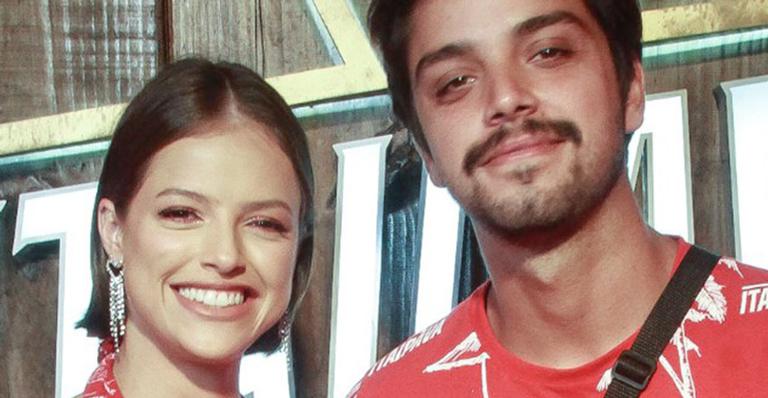 Vixe! Agatha Moreira e Rodrigo Simas são filmados discutindo em camarote na Sapucaí