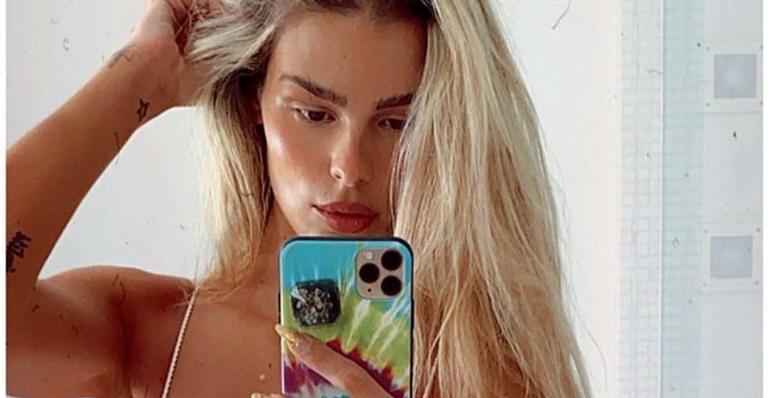 Yasmin Brunet publica foto de biquíni branco nas redes sociais e fãs vibram: ”Perfeição existe”