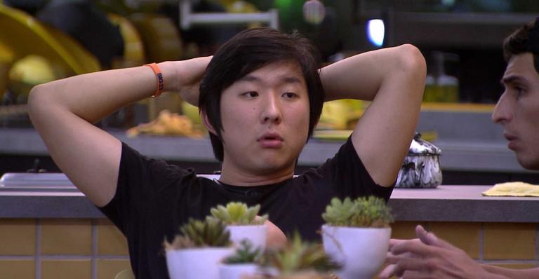 BBB20: Felipe Prior e Pyong Lee discutem e trocam ofensas: ”Eu te acho burro”