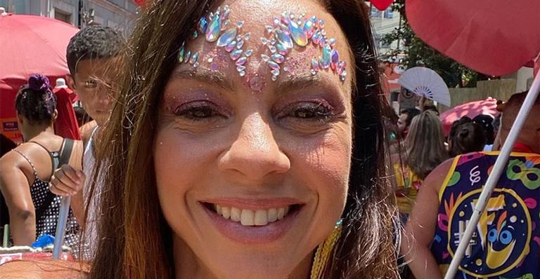 Lembra dela? Carla Marins surge de body exibindo corpo exuberante 