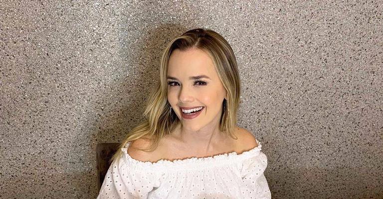 Thaeme posa linda com fantasia de carnaval e fãs elogiam: ‘Que maravilhosa’