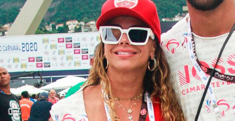 De shortinho e top, Viviane Araújo aparece com namorado bonitão para Apuração do Rio de Janeiro