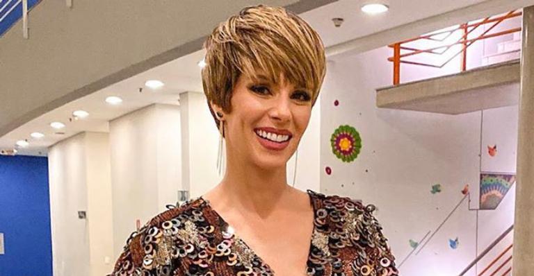 Ana Furtado surge com cachorrinha e encanta a web: “Acordou doida pra passear”