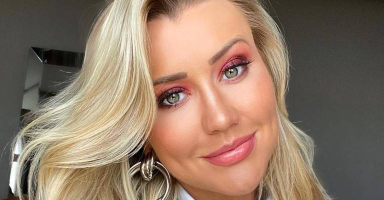 Ana Paula Siebert se emociona ao receber beijo na barriga de Rafaella Justus: ‘Carnaval das irmãs’