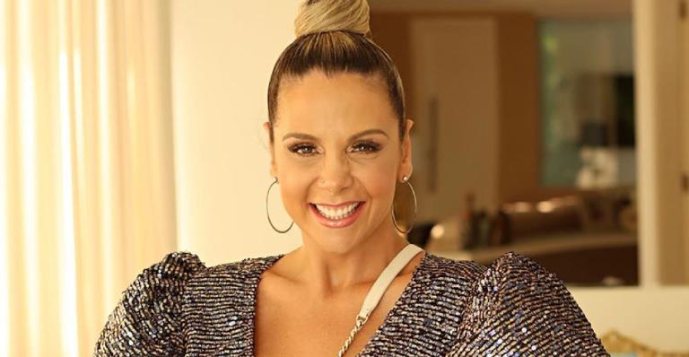 Carla Perez e Xanddy surgem agarradinhos durante passeio de barco: ”Estamos vivendo”