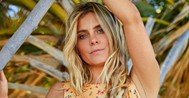 Carolina Dieckmann surge coladinha com Malu Mader em registro de 16 anos atrás: ”Musa master”