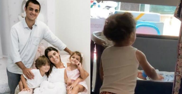 Esposa de Felipe Simas derrete web ao flagrar a filha tomando conta do recém-nascido