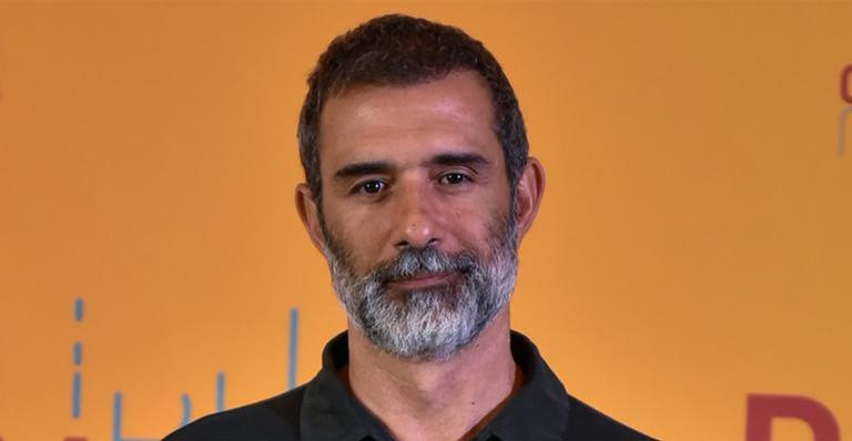 Marcos Pasquim reencontra a ex em camarote, tem recaída e troca beijos quentes