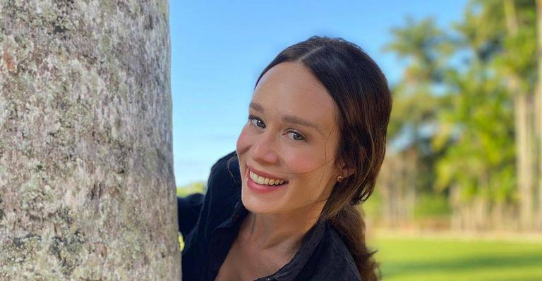 Mariana Ximenes encanta ao surgir em momento espontâneo num cenário paradisíaco: ‘Eu me joguei’