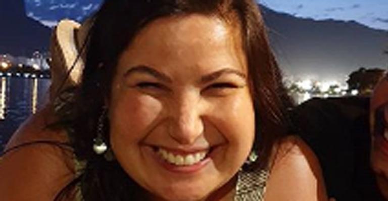 Mariana Xavier compartilha momento romântico com o namorado e desabafa: ”Se apagam seu brilho, corra”