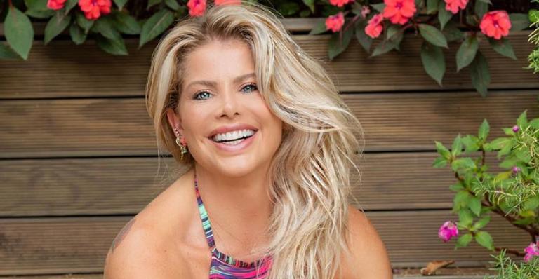 Na República Dominicana, Karina Bacchi surge brincando com filho e encanta web: ”Raio de sol”