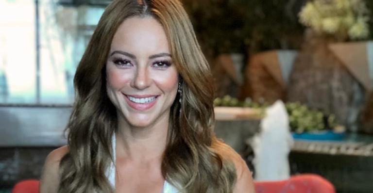Paolla Oliveira arrisca passos de funk com sobrinho e diverte web: ”Novas tendências”
