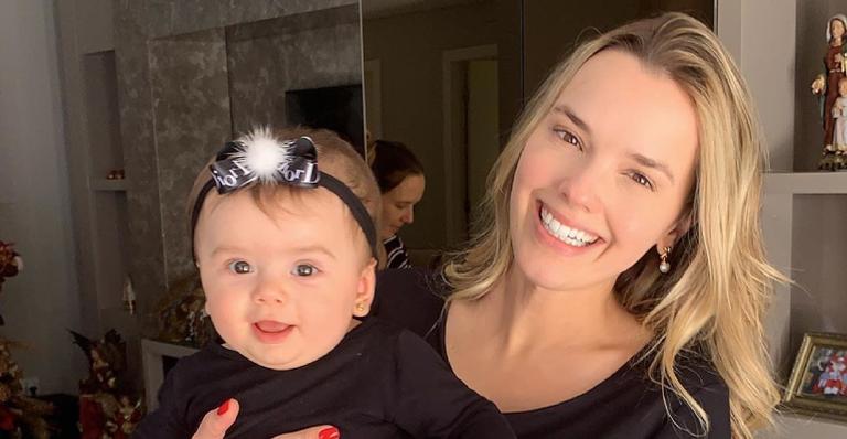 Thaeme Mariôto encanta a web ao relembrar primeiro mês da filha: “O tempo voa”