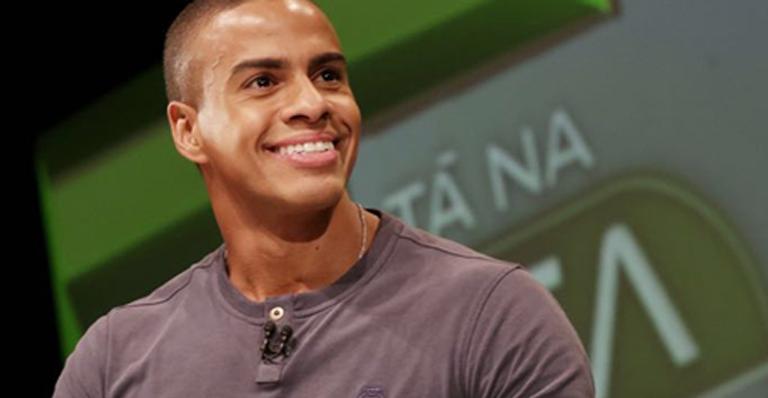 Thiago Oliveira confirma fim de casamento um ano após cerimônia luxuosa