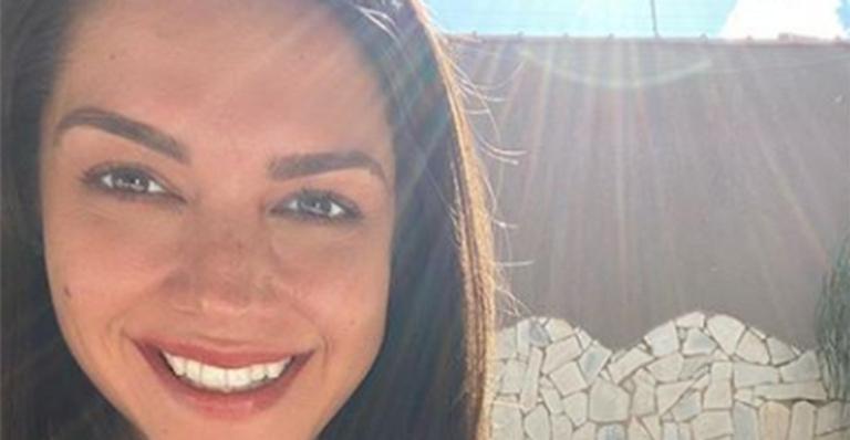 Thais Fersoza mostra Michel Teló e os filhos se divertindo na piscina de sua mansão