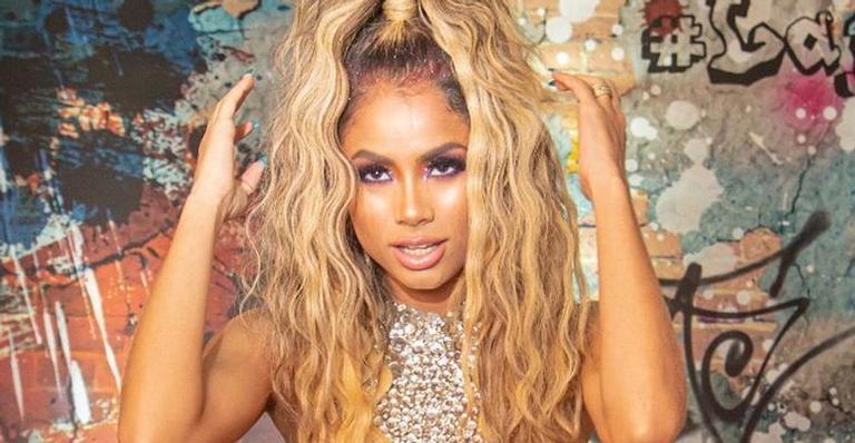 Lexa comemora aniversário de 25 anos em festa na laje: ”As origens jamais saíram de mim”