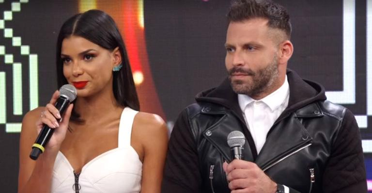 No Faustão, Henri Castelli relata luta para conquistar a atual namorada: ”Me ligaram até do cartão”