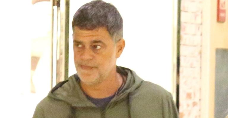 Eduardo Moscovis é flagrado em momento raríssimo com os filhos e beleza impressiona fãs