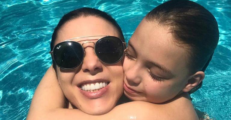 Sheila Mello se derrete de amor ao compartilhar vídeo fofo da filha cantando: ‘Razão da minha felicidade!’