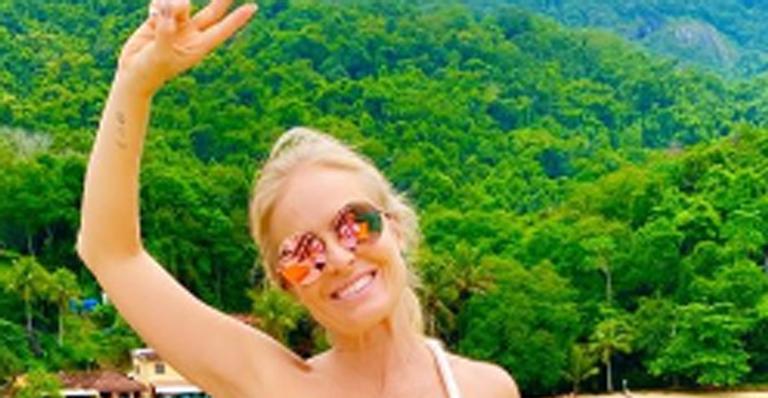 Angélica é clicada de biquíni pelo filho e exibe corpo espetacular em iate de luxo