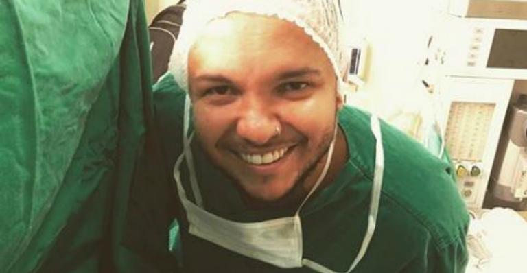 Cantor Suel comemora o nascimento do primeiro filho: ”Agora somos três”